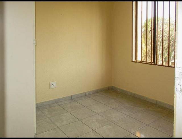 2 BEDROOM PROPERTY TO RENT IN DIE HOEWES